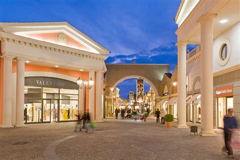 Luxury outlet for designer fashion 